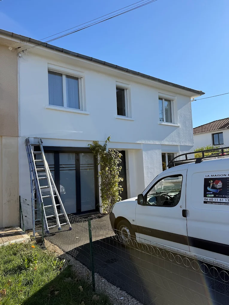 ravalement sur une façade de maison à niort